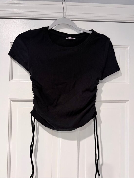 Tops - Black Short-Sleeve Top